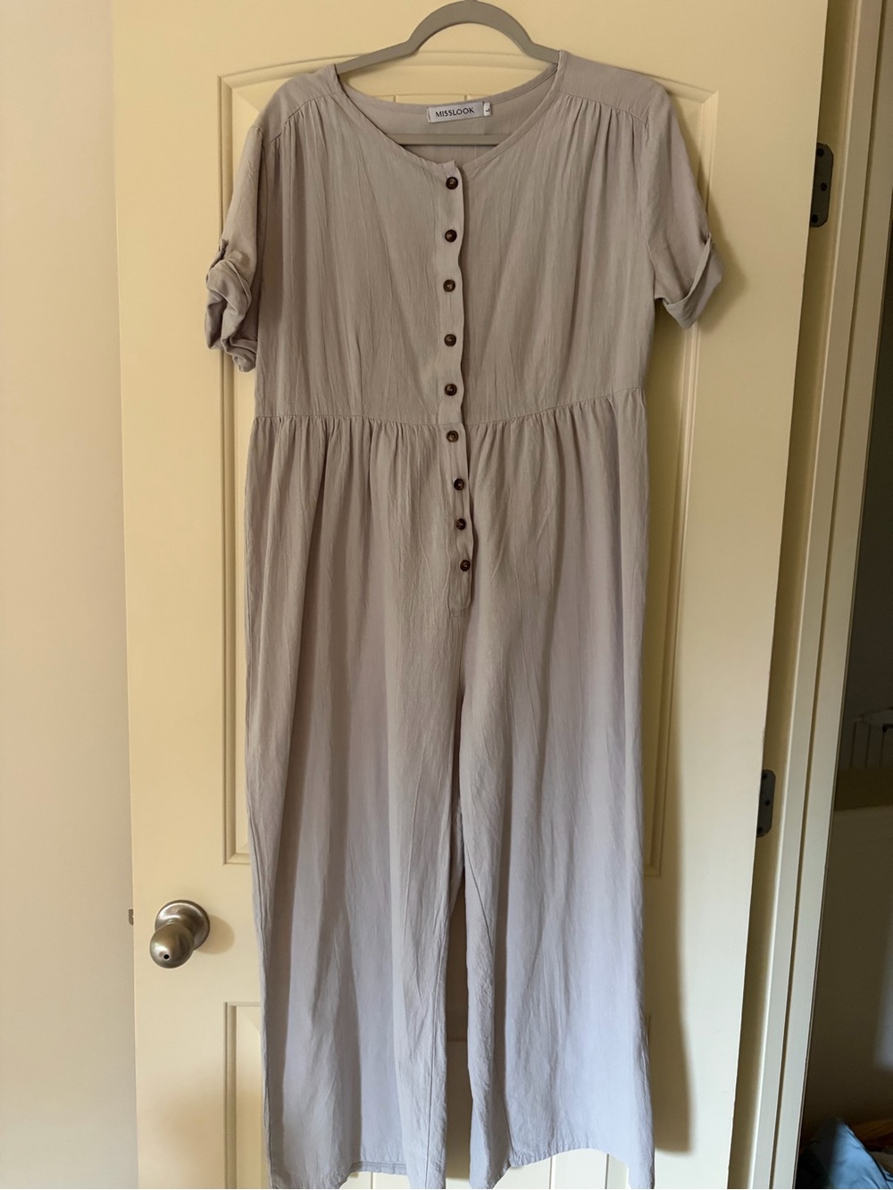 MISSLOOK Beige Round-Neck Button Blouse